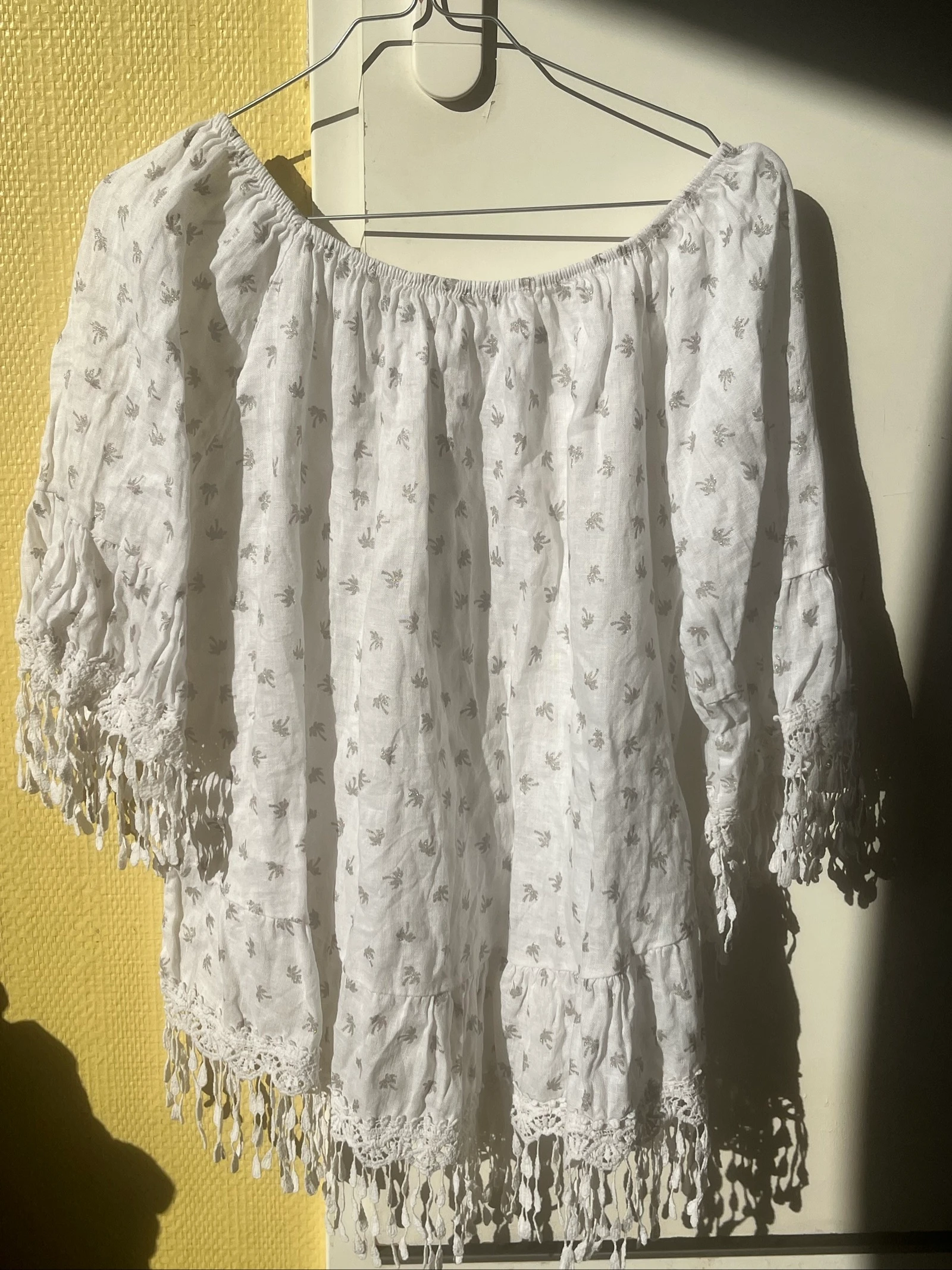 Witte bohemien blouse met franjes en zilveren palmboom motief – photo 7